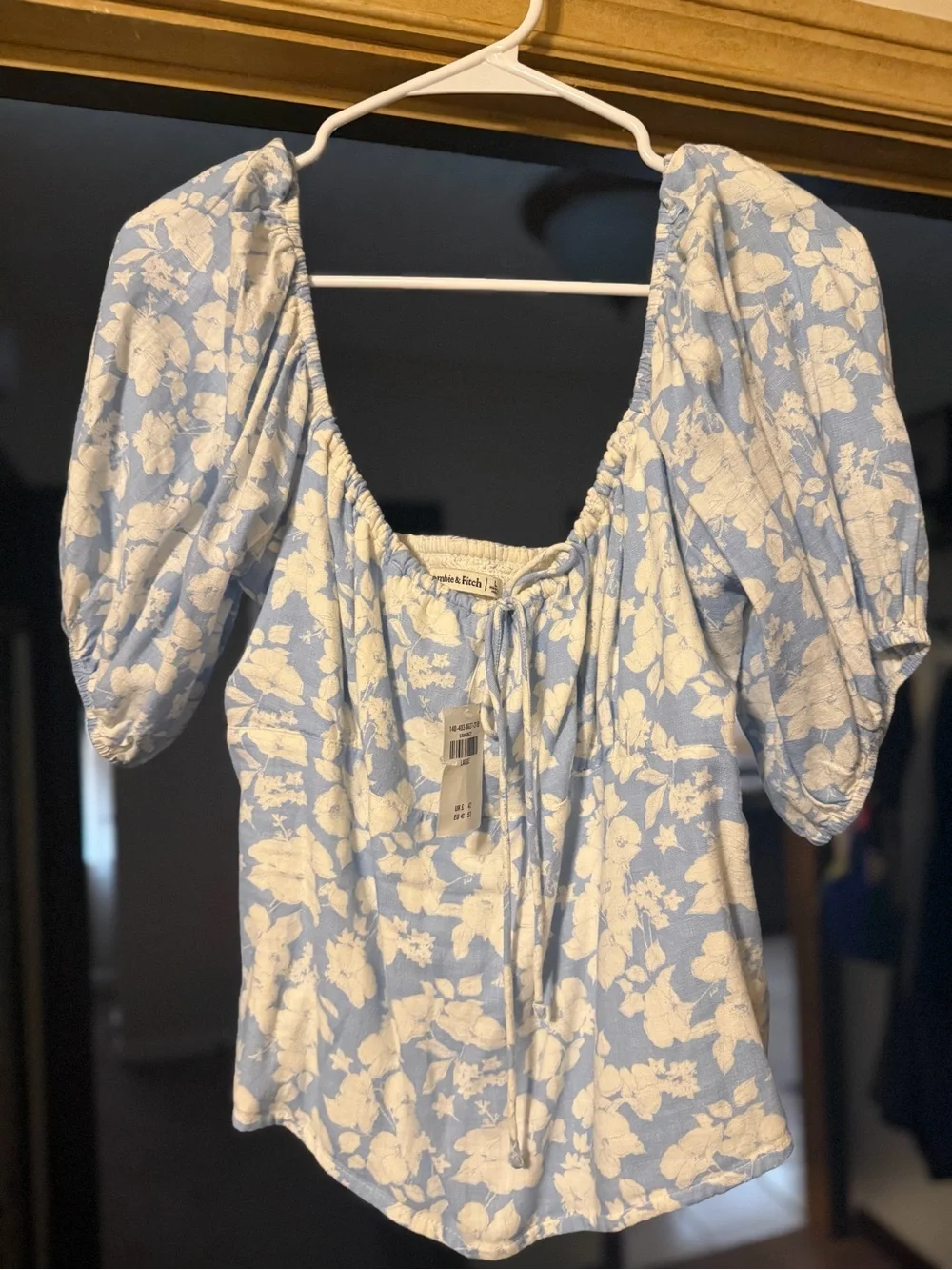 Abercrombie & Fitch Light Blue and White Floral Puff Sleeve Blouse